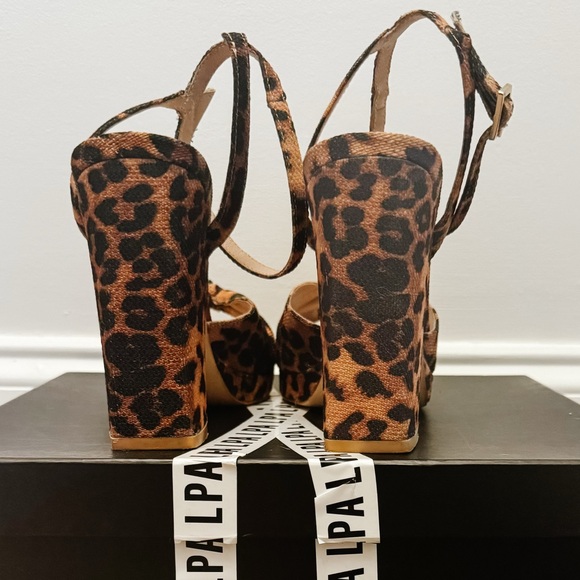 Revolve LPA Addalyn Strappy Block
Leopard Animal Print Heel Sandals Retro
9.5 - Picture 11 of 14